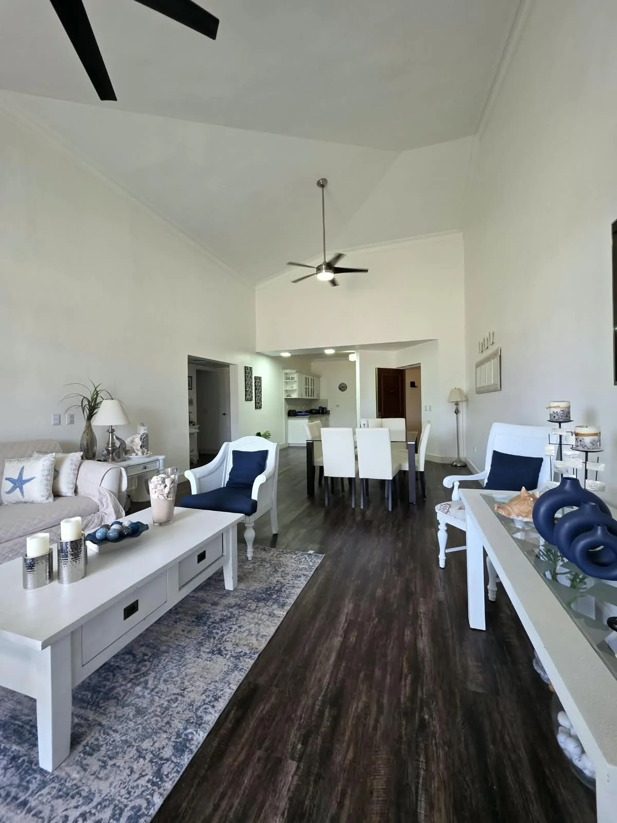 Apartamento amueblado con vista al golf en Metro Country Club · Fotografía 3