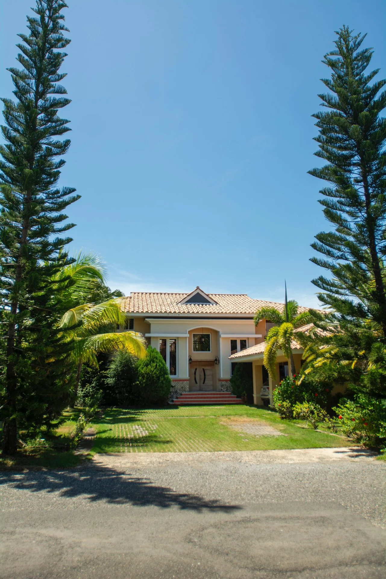 Villa de cinco habitaciones con piscina en Metro Country Club · Photo 2