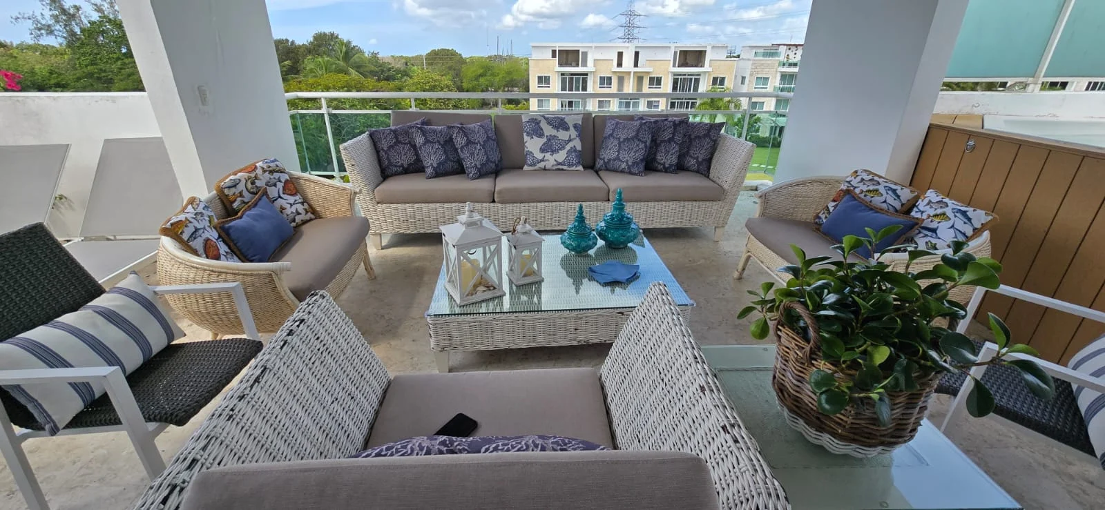 Apartamento dúplex en The Residences at Metro Country Club · Fotografía 4