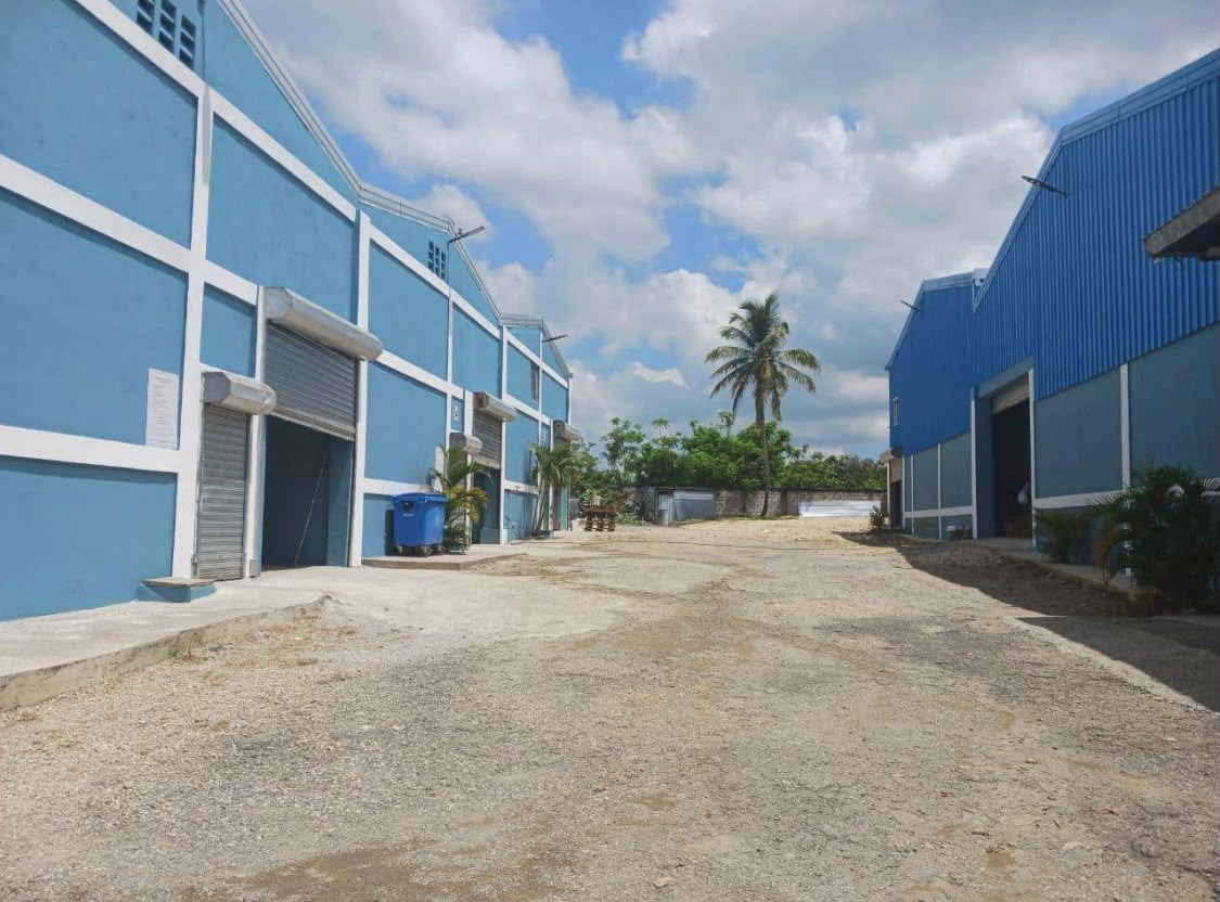 Nave industrial de 200 m² en la autopista Circunvalación · Fotografía 3
