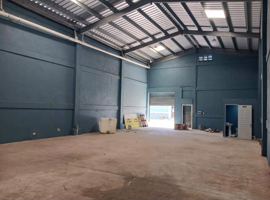Nave industrial de 200 m² en la autopista Circunvalación · Fotografía 5