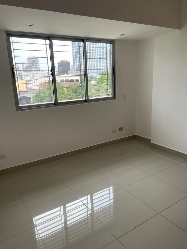 Apartamento de 3 habitaciones en Evaristo Morales · Photo 2
