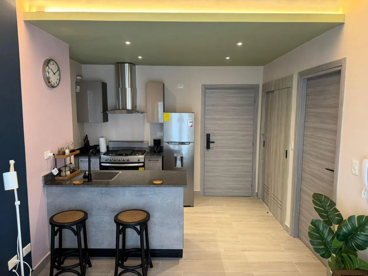 Apartamento amueblado con balcón en Panorama Lake · Fotografía 4