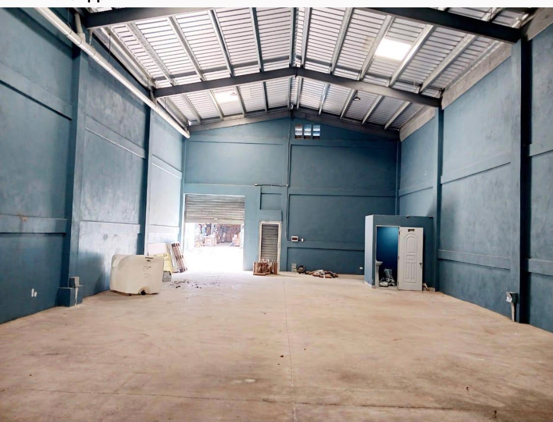 Nave industrial de 200 m² en la autopista Circunvalación · Fotografía 2