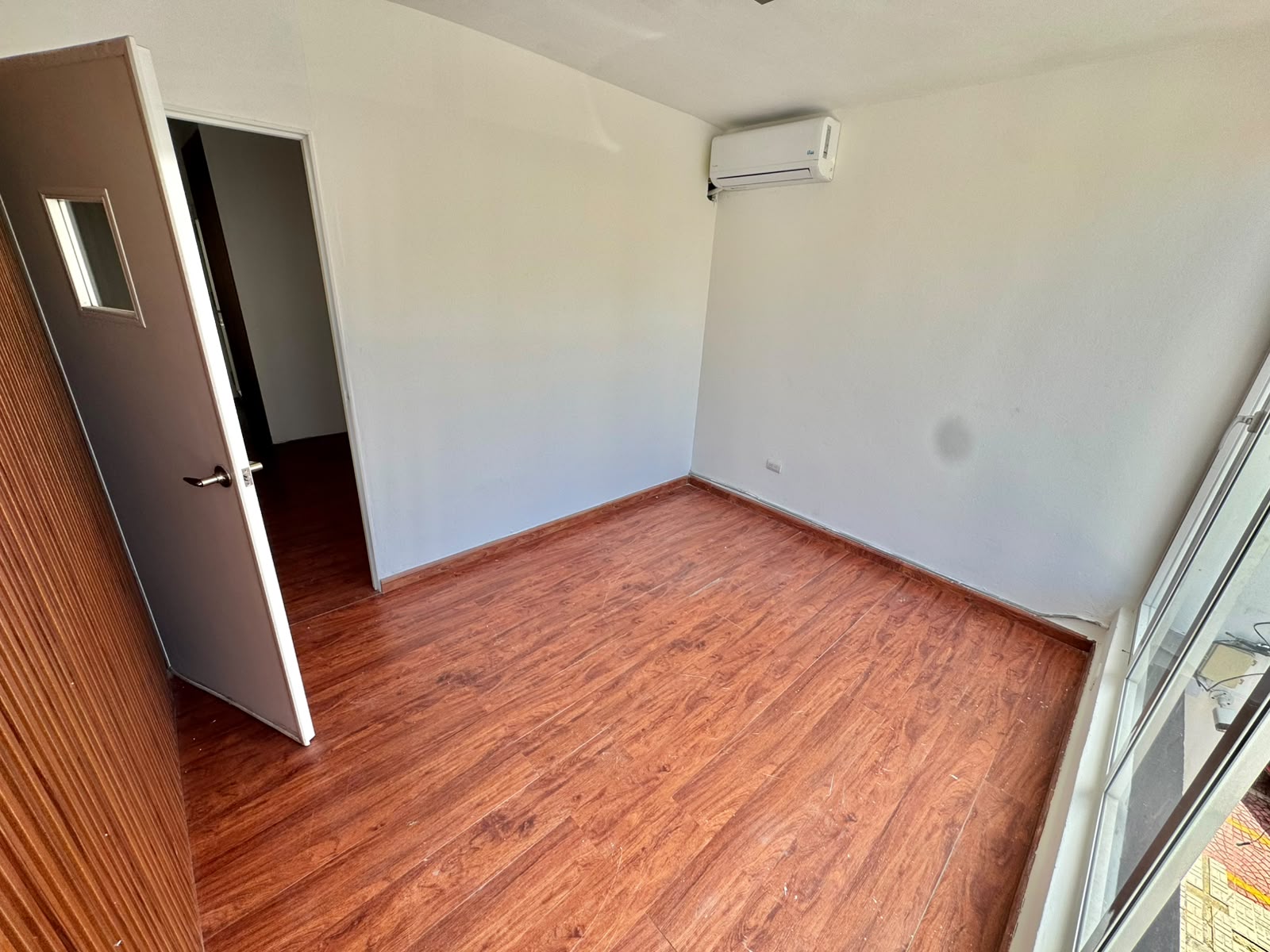 Oficina comercial de 100 m² en Mirador Sur · Fotografía 2