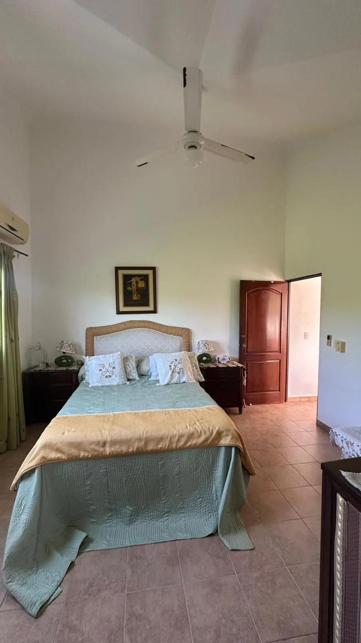 Villa amueblada con patio y jacuzzi en Metro Country Club · Photo 3