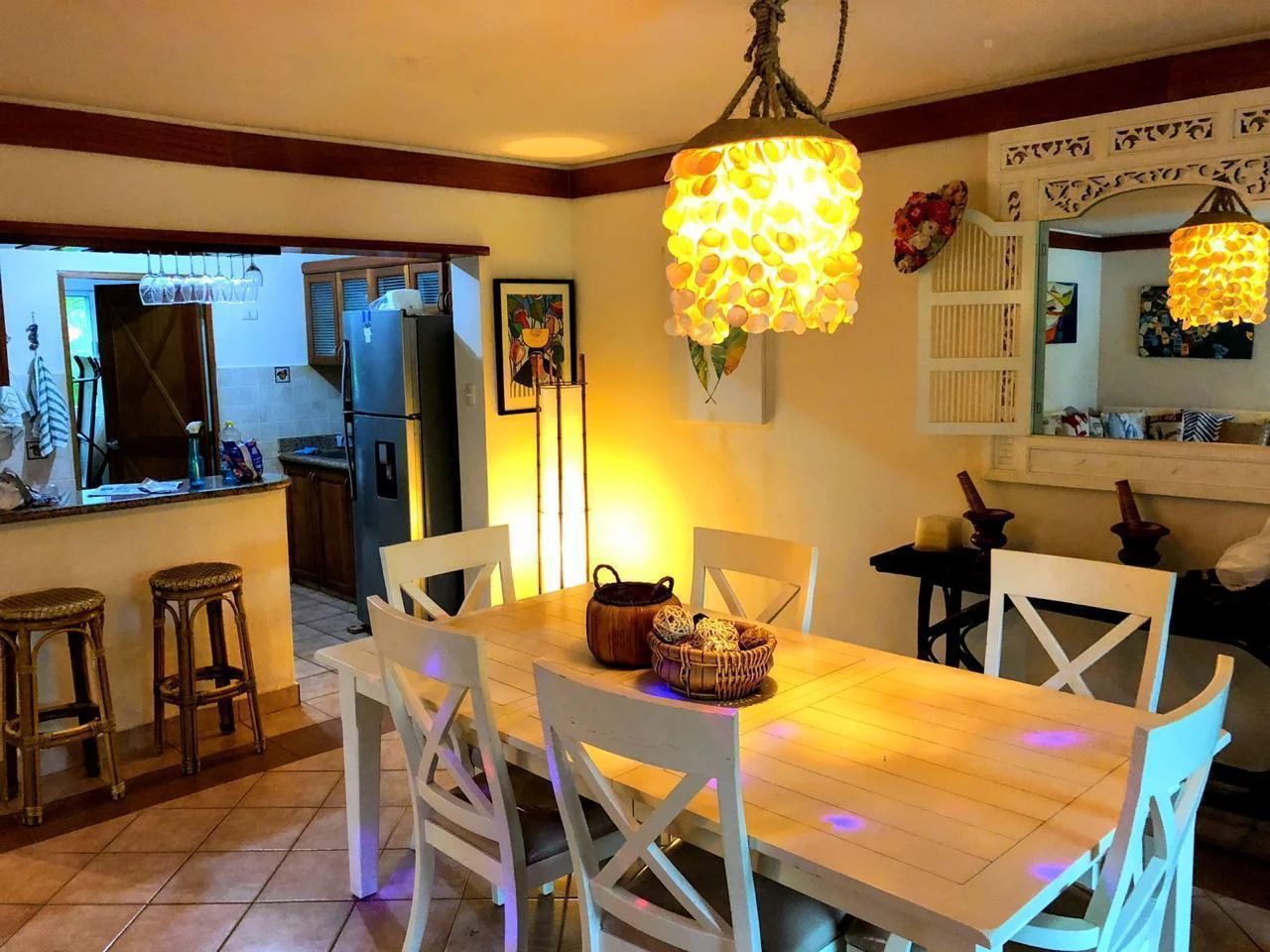 Casa de 194 m² en dos niveles con patio en Metro Country Club · Fotografía 3