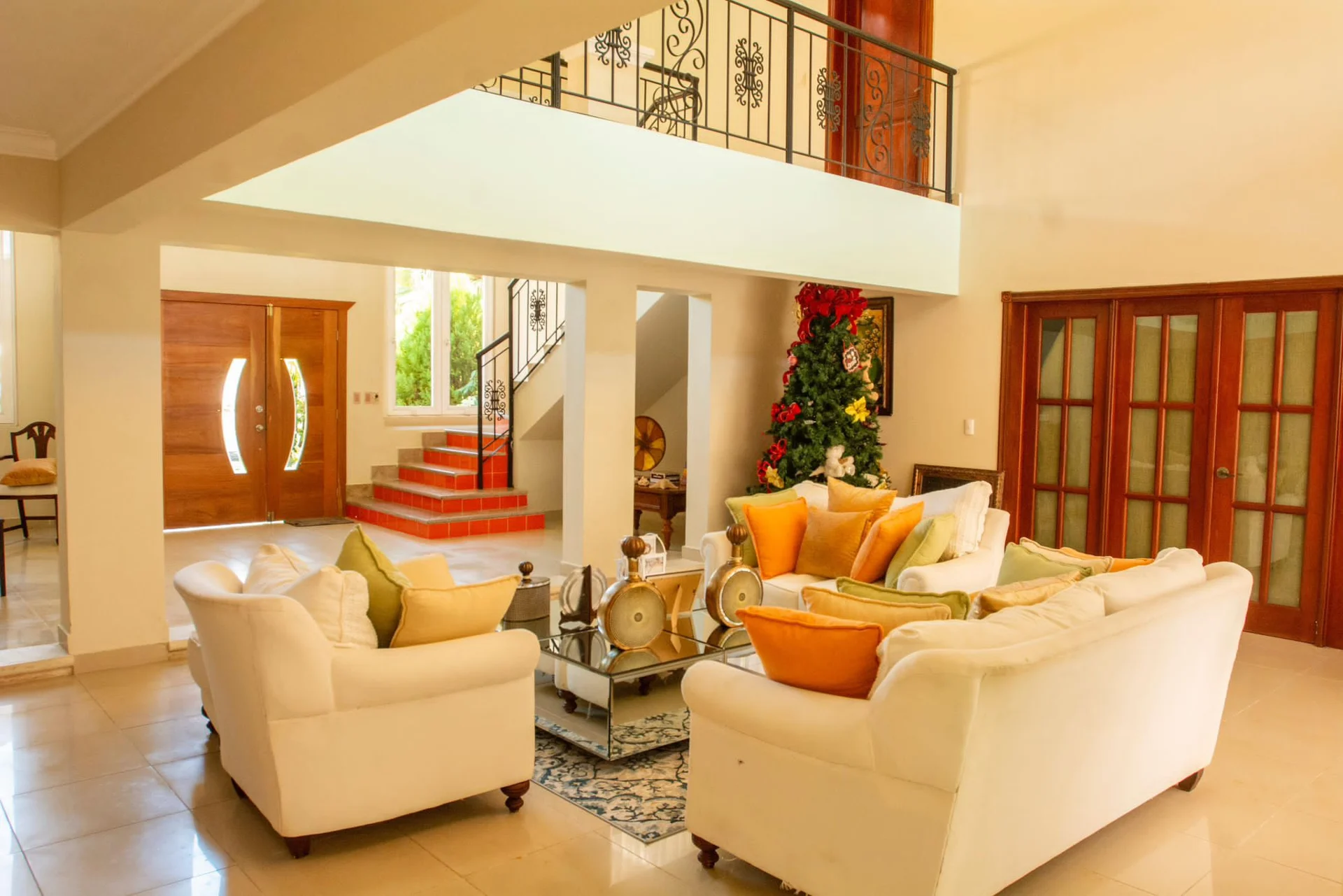 Villa de cinco habitaciones con piscina en Metro Country Club · Photo 4
