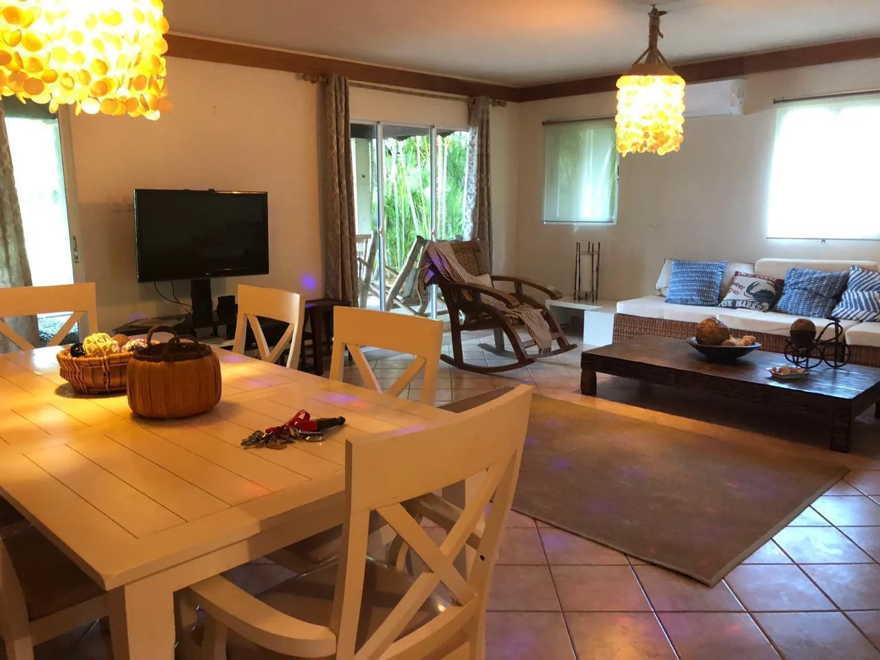 Casa de 194 m² en dos niveles con patio en Metro Country Club · Fotografía 5