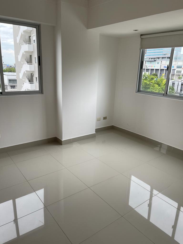 Apartamento de 3 habitaciones en Evaristo Morales · Photo 3