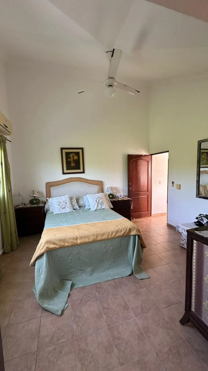 Villa amueblada con patio y jacuzzi en Metro Country Club · Photo 5